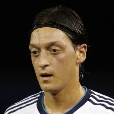 Diisukan Sering Dugem, Oezil Membantah