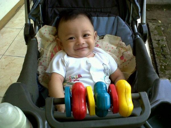 Giri Bagja, 8 Bulan, Lelaki