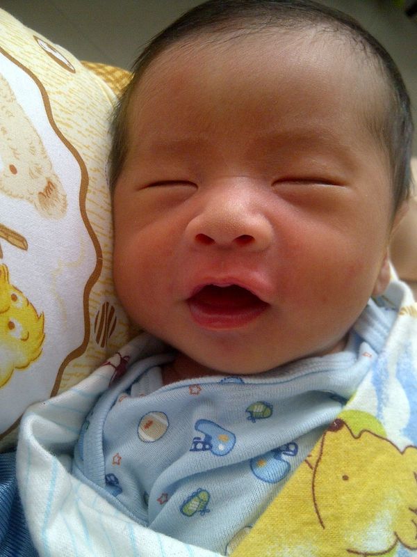 Deveo Tristan Sanjoto, 2  Bulan, Lelaki