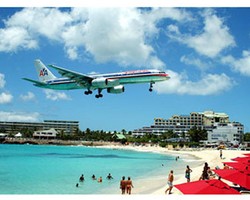 7 Pantai Unik: Bertemu Manusia Besi Sampai Berjemur Bareng Sapi