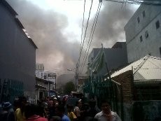 29 Mobil Damkar Masih Berjuang Padamkan Api di Jl Labu Taman Sari