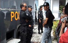 Dipindah ke Jakarta, 6 Tersangka Teroris Solo Dinaikkan Bus Pariwisata