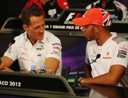 Hamilton Gantikan Peran Schumacher di Mercedes
