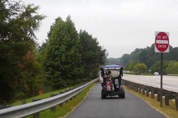 Kota Unik dengan Jalan Raya untuk Mobil Golf