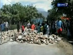 Batal Nikah, Warga Blokir Jalan