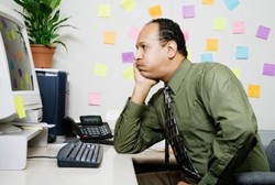 Pria yang Gila-gilaan Kerja Biasanya Gampang Lemas di Tempat Tidur