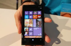 Ini Dia Perkiraan Harga Nokia Lumia 920 & 820