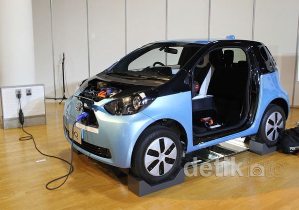 Mobil Listrik Toyota eQ