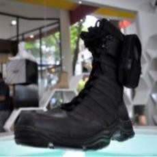 Titans Gear Usung Sepatu Bergaya Ala Militer