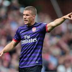 Arsenal Bikin Premier League Mudah Buat Podolski