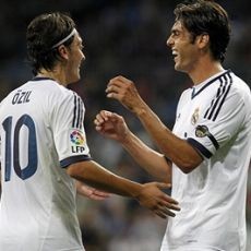 Modric vs Oezil, Mau Mulai Coba Kaka, Mou?