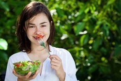 8 Makanan yang Pencegah Kanker Usus Besar