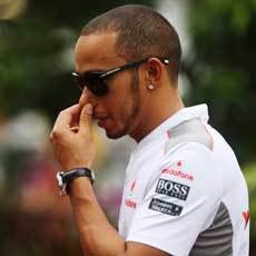 Hamilton Gantikan Schumacher di Mercedes