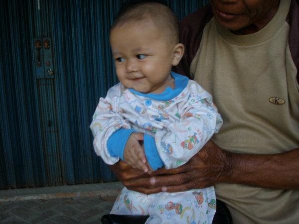 Alphardio Nedavian Wibowo, 8 Bulan, Lelaki