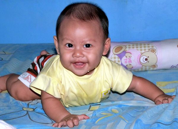 Azra Patria Ghazali, 8 Bulan, Lelaki