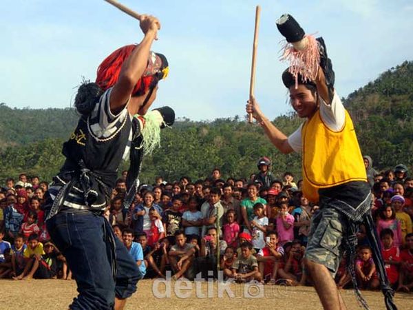 Ritual Ujungan untuk Meminta Hujan