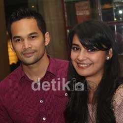 Malam Mingguan Sederhana Shireen Sungkar & Teuku Wisnu 