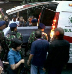 Lantunan Tahlil Sambut Kedatangan Jenazah Pilot Norman