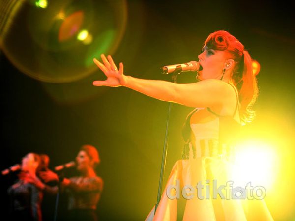 Scissor Sister Tampil Atraktif di Java Soulnation