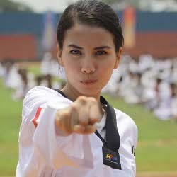 Pecahkan 7 Papan Kayu, Tangan Tya Aristya Lecet-lecet