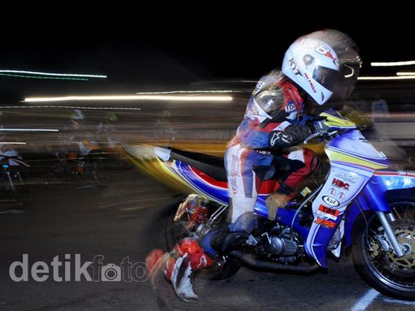 Para Pembalap Beraksi di Trans Studio Makassar