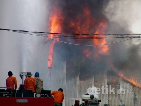 Api Membara Saat Pesawat Jatuh di BAS Api Membara Saat Pesawat Jatuh di BAS