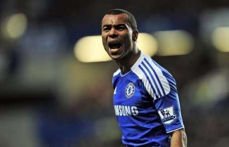 PSG Siap Dekati Ashley Cole?