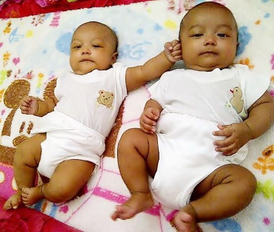 Daud Gabriele Simbolon dan Diego Immanuele Simbolon, 6 Bulan, Lelaki