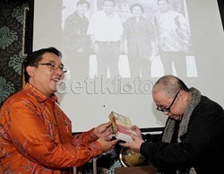 Kisah Moerdiono Jadi Mensesneg Dikisahkan dalam 3 Buku