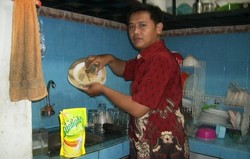 Berkat Sunlight Bau Apek Perabot Dapur dan Berminyak Hilang Sekejap