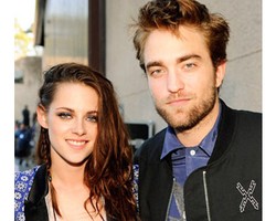 7 Pasangan Selebriti yang Punya Gaya Berpakaian Mirip