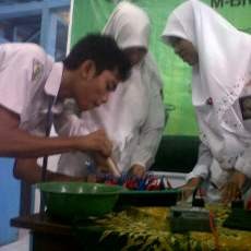 Pelajar Lamongan Temukan Energi Alternatif dari Limbah Ikan 