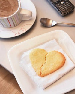 Baru Putus Cinta? Makan Saja Es Krim dan Brownies