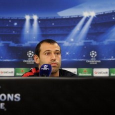 Mascherano Ingatkan Bahaya Benfica