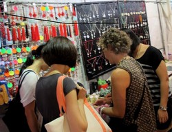 7 Tips Jitu Membeli Suvenir