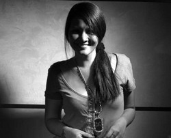 Jadi Endorser Online Shop, Melanie Subono Dapat Ratusan Produk Sebulan