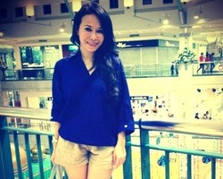 Riana Bismarak, Lepas Jabatan Direktur Demi Bisnis Online Shop