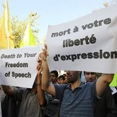 Demonstran Iran Lemparkan Batu ke Pos Keamanan Kedubes Prancis