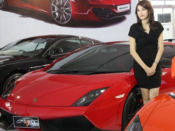 Parade Mobil Super Mahal