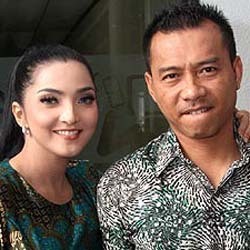 Anang & Ashanty Kompak Berbatik