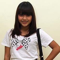 Gaya Cute Aurel Hermansyah