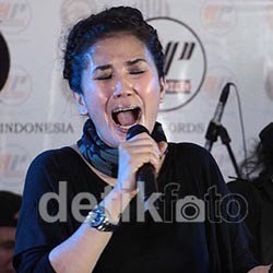 Aksi Comeback Nicky Astria