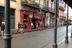 Kabaret & Tarian Seksi di Bourbon Street, New Orleans