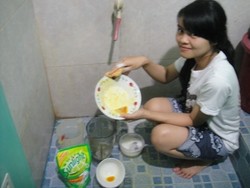 Sunlight Clean Yellow Turmeric is Stubborn in Her Plate 