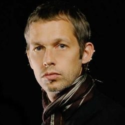 Andy Bell Bicara Kemungkinan Oasis Reuni