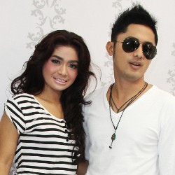 Gara-gara Facebook Hengky Kurniawan dan Angel V Mesra