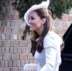 Foto Topless Beredar, Kate Middleton Tetap Tersenyum