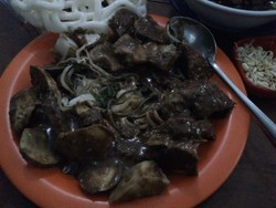 Uenake Rek Jajan Rujak Cingur Blauran!