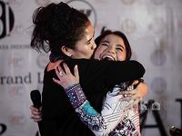 Kehangatan Dua Sahabat Nicky Astria & Rossa