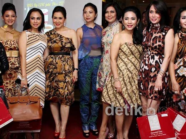 Kaum Sosialita Ikut Berbatik
